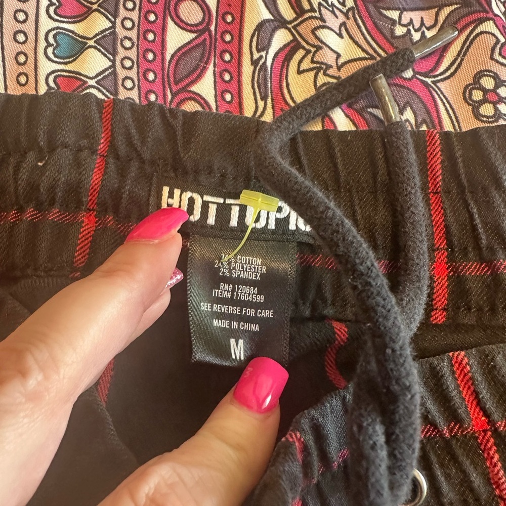 Hot Topic Black and Red Cargo Pants - Picture 3 of 7